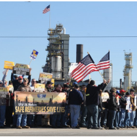 Spreading Oil Worker Strike Biggest in U.S. in 35 Years