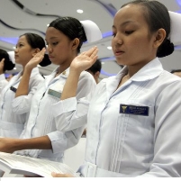 Immigrants Increase at Top and Bottom of Workforce; Highest Percentage in 80 Years